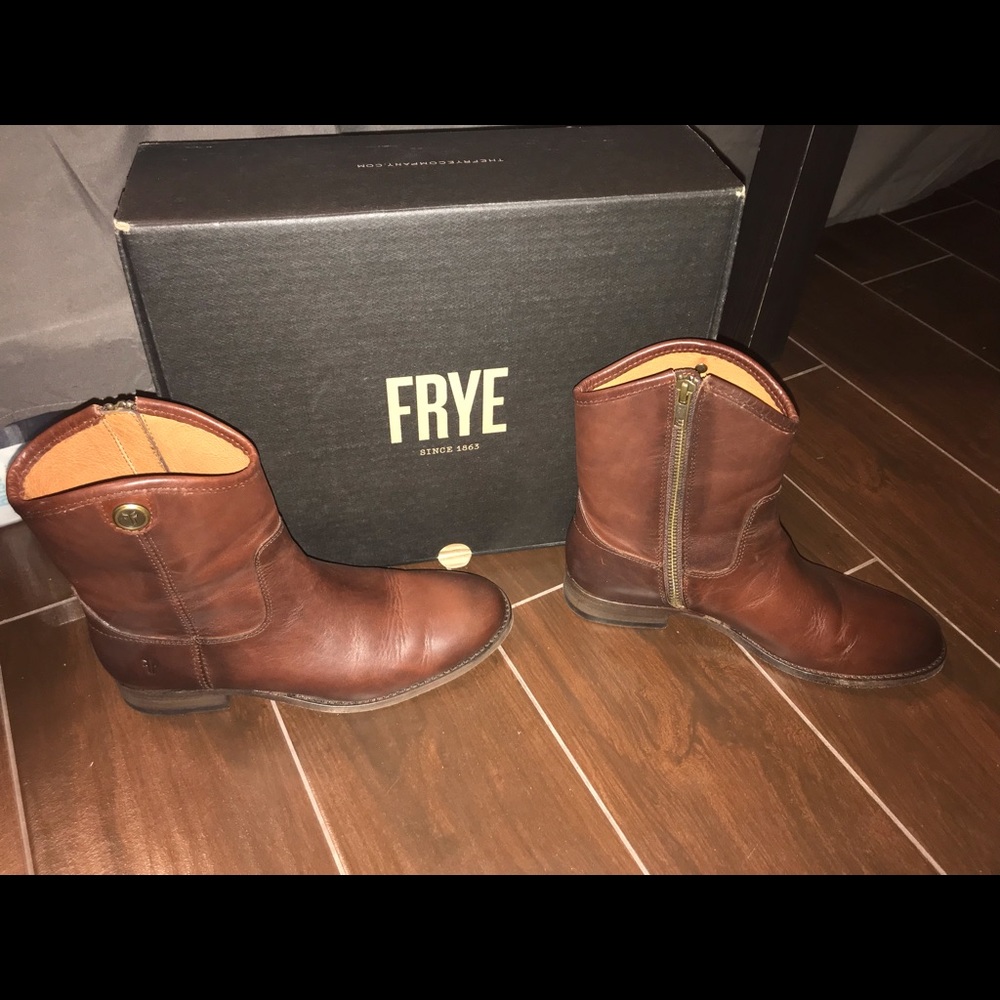 New w/ box Frye Melissa button short 2 redwood 6.5